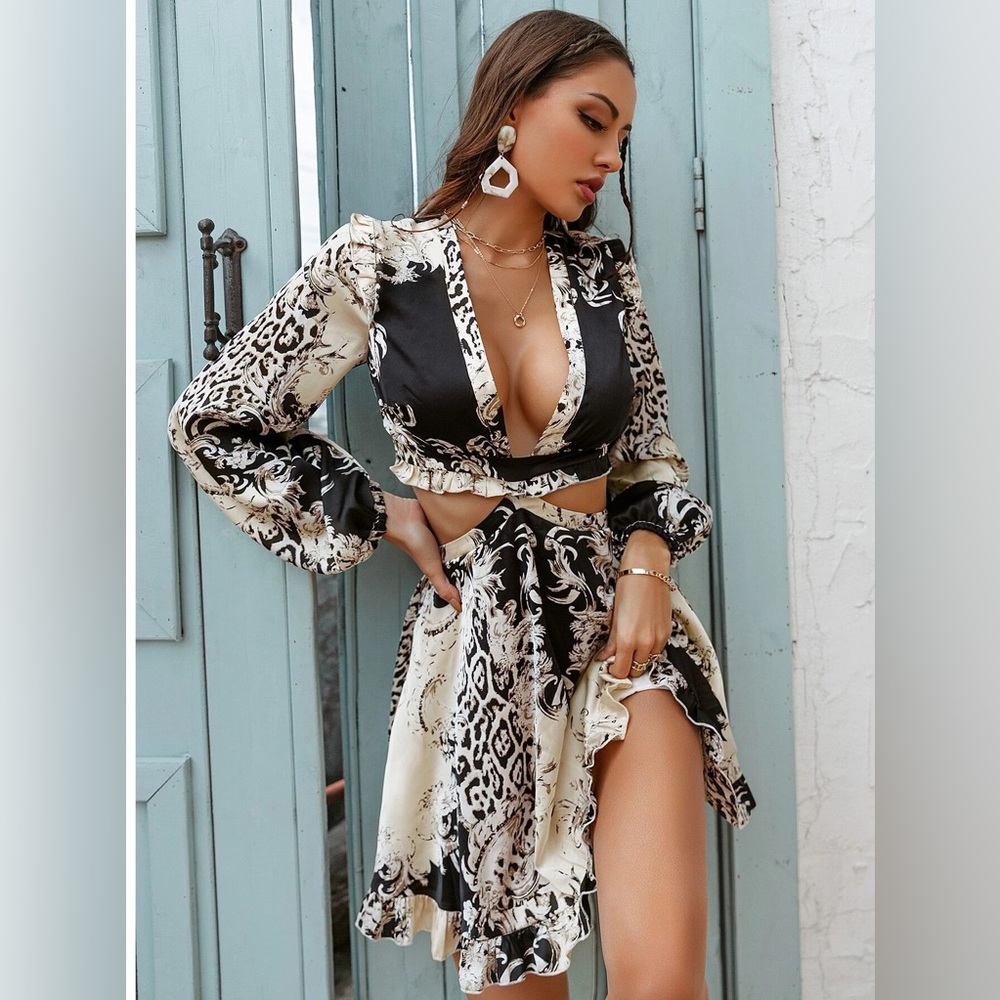 GLAMAKER LACE UP BACKLESS PLUNGING NECK BAROQUE & LEOPARD DRESS, Medium
